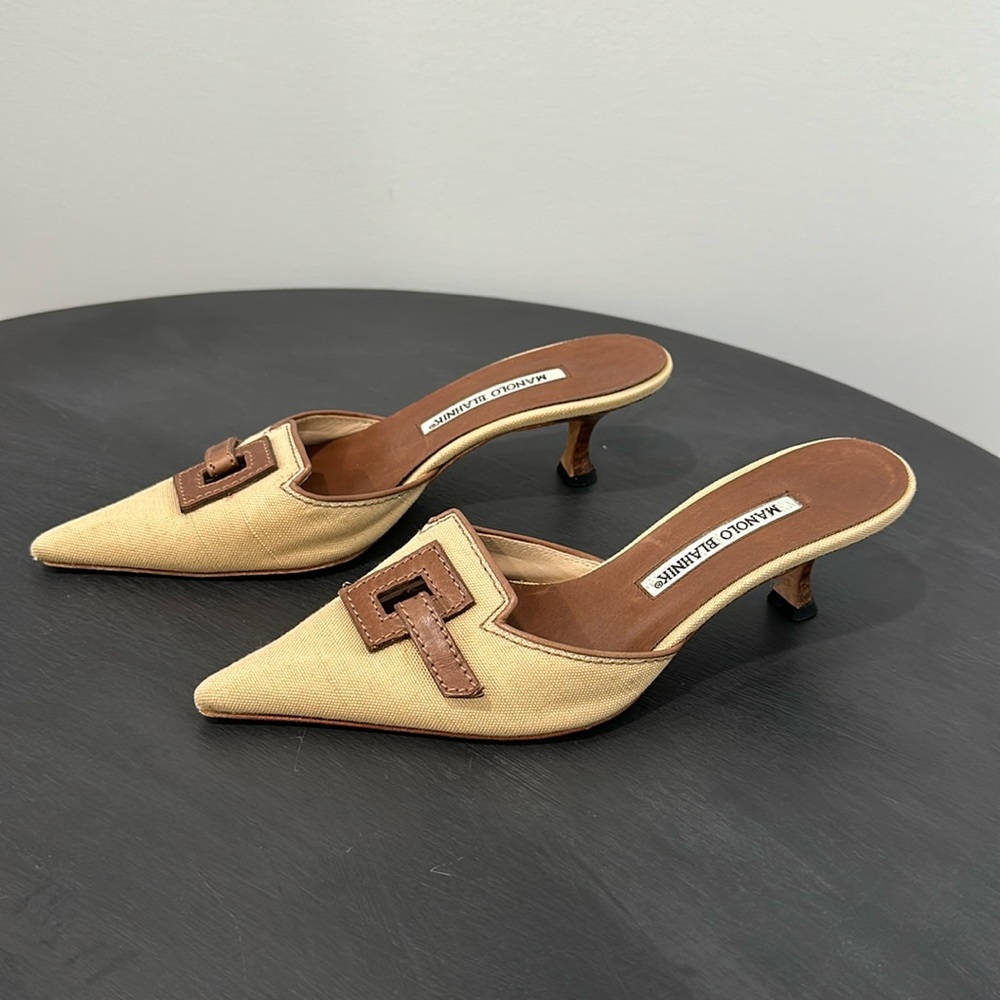 VINTAGE MANOLO BLAHNIK kitten heels